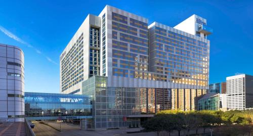 Houston Convention District Hotel | Hilton Americas - Houston