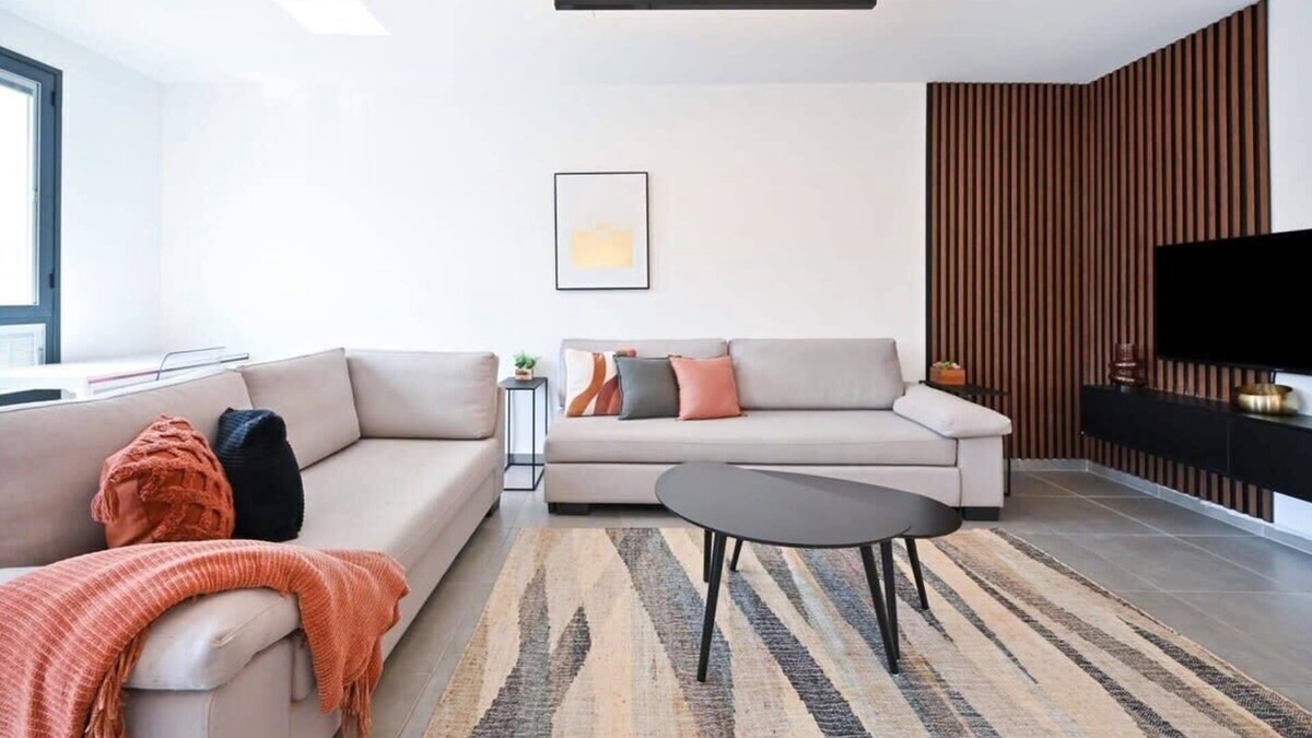 Old North Apartment | Hilton bay 2BR in Hayarkon 281 by HolyGuest