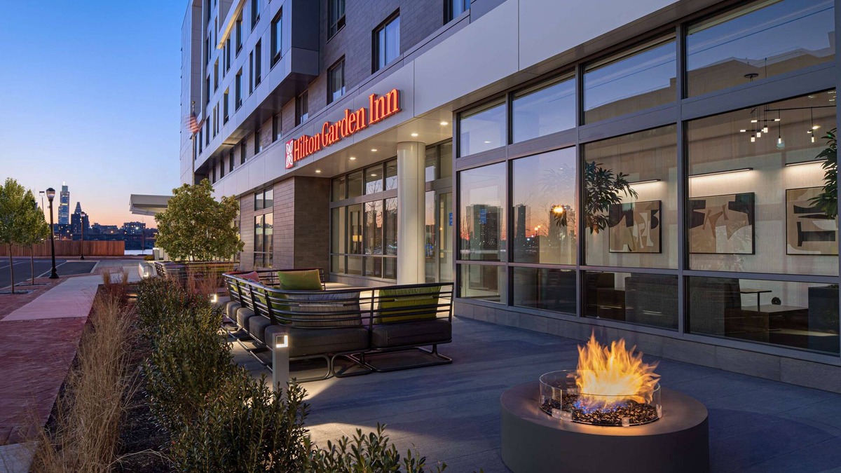 Camden Hotel | Hilton Garden Inn Camden Waterfront Philadelphia