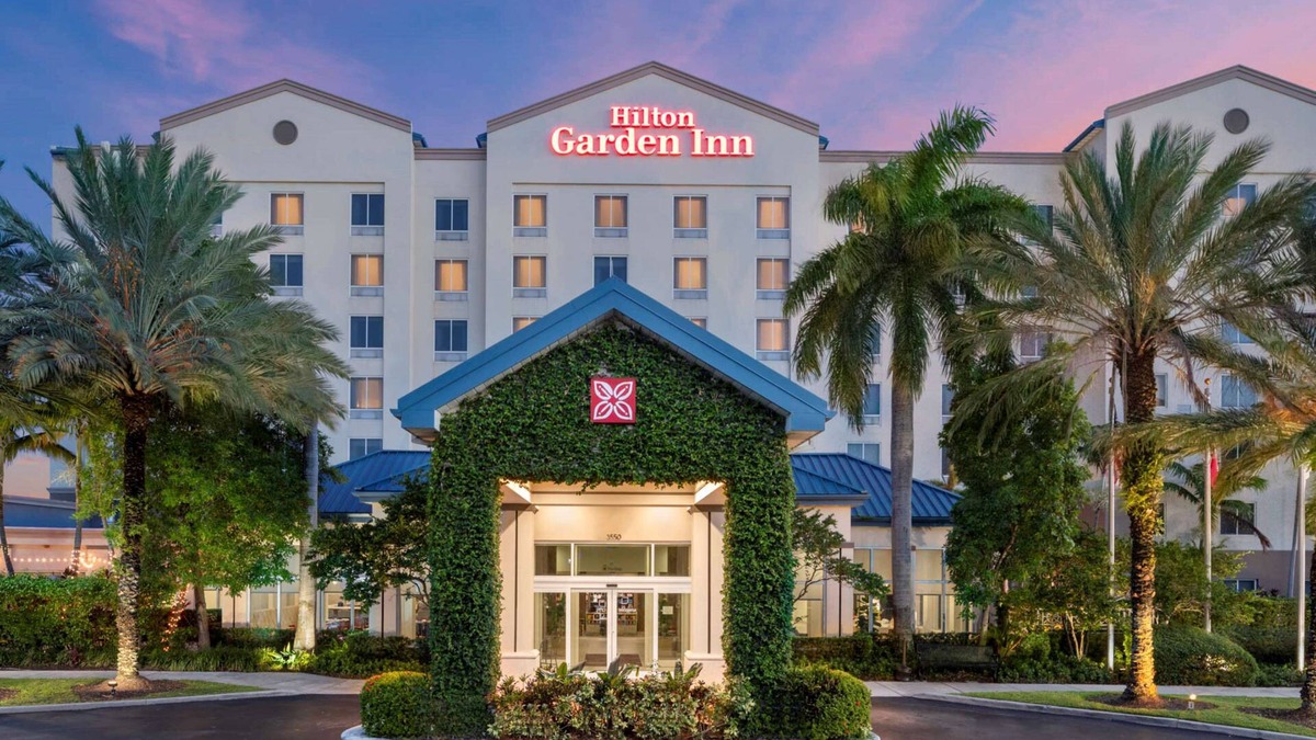 Ludlam Hotel | Hilton Garden Inn Miami Airport West