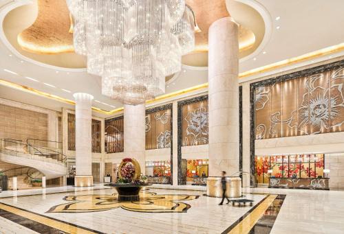 Baiyun Hotel | Hilton Guangzhou Baiyun - Free Shuttle for Canton Fair Period, Close to Luhu Golf Club & Leather Market