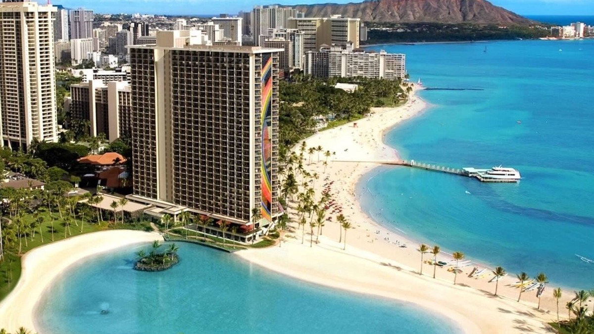 Waikiki Resort | 🌴 Hilton Hawaiian Village ✨ Experience Paradise in a 2 BR Oceanview-Sleeps 6