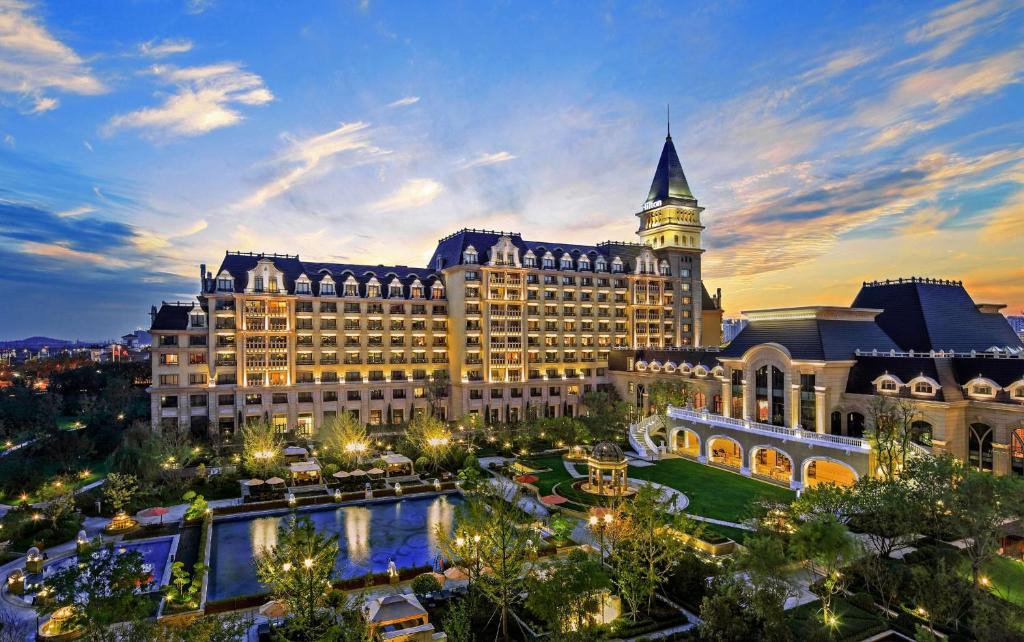 Huangdao Hotel | Hilton Qingdao Golden Beach - Beer Halls