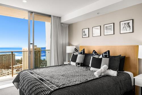 Surfers Paradise Apartment | Hilton Residences - Stylish Vogue themed apartment