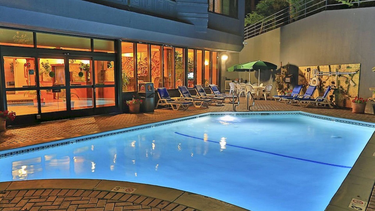 South Lake Tahoe Hotel | Hilton Vacation Club Tahoe Seasons Lake Tahoe