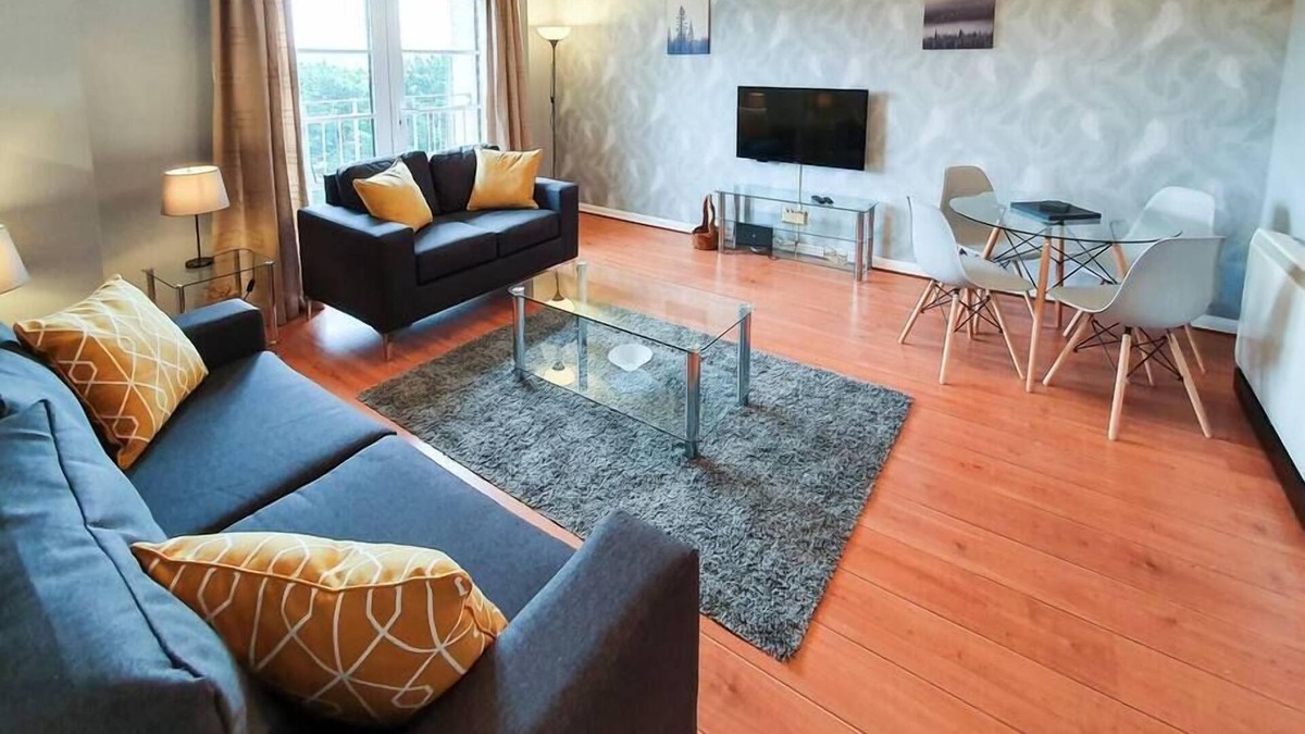 Rosyth Apartment | Hilton Wynd Apartment, Rosyth M90 near Edinburgh