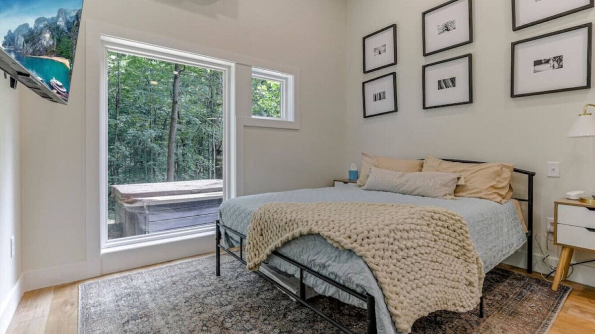 Logan Cabin | Hiltop Haven: The Nook