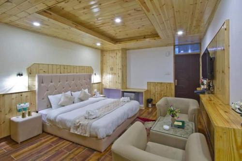 Katghora Hotel | Himalayan Hill Queen Resort, Manali - A Riverside Retreat