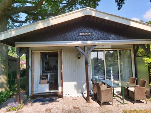 Oostvoorne House | Hineni