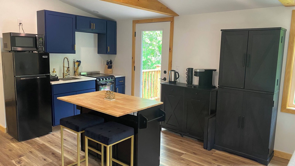 Hinesburg Apartment | Hinesburg hideaway with hot tub!