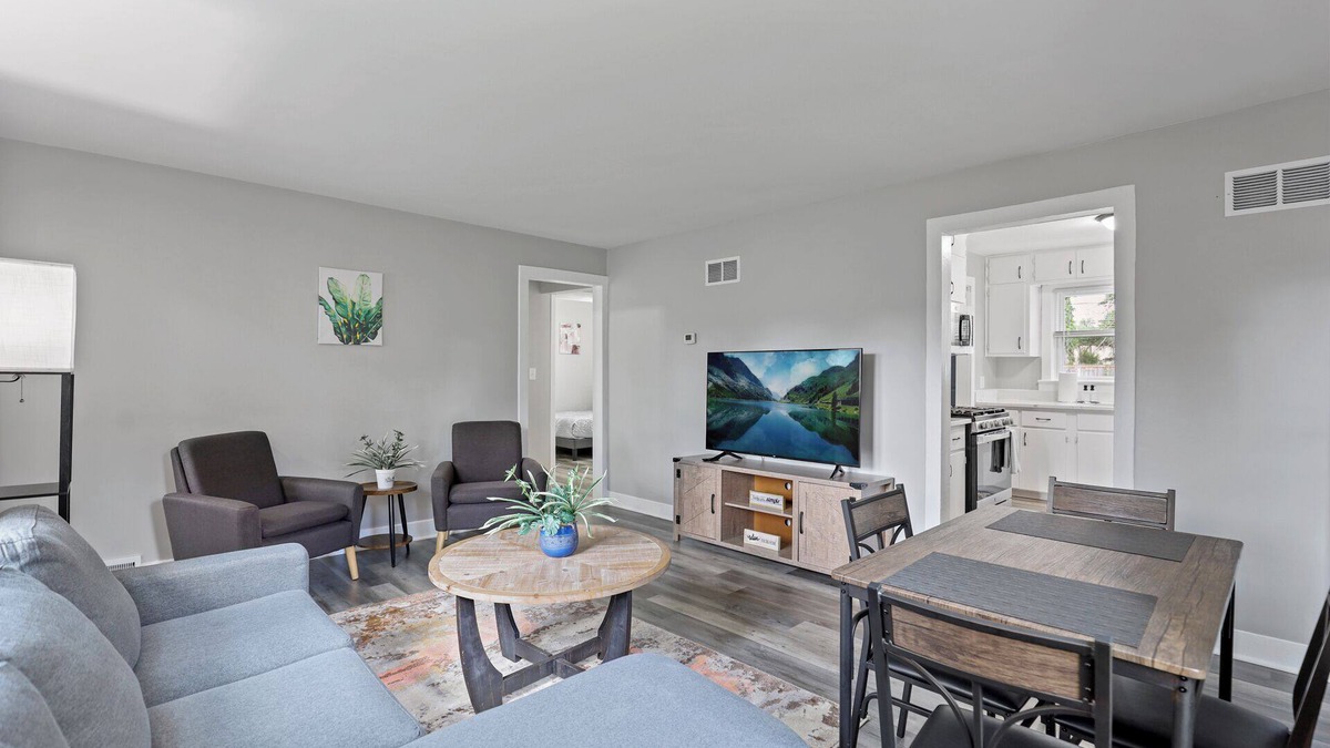 Hinsdale House | Hinsdale Haven, Pet Friendly!
