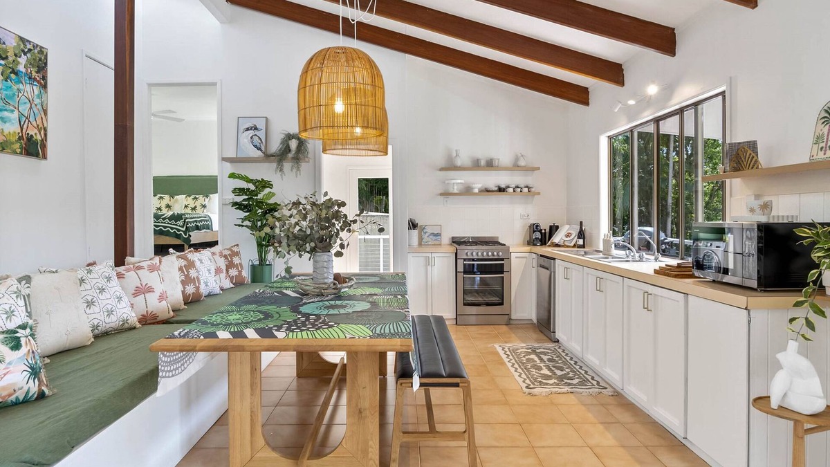Eumundi House | Hinterland 3-Bed Retreat with Outdoor Dining & BBQ
