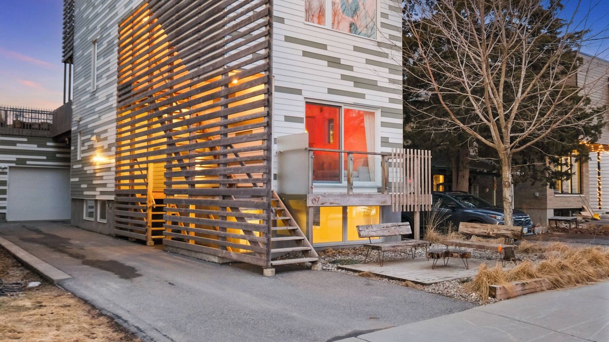 Hintonburg Apartment | Hintonburg Hideaway - Doors away from Wellington St. West