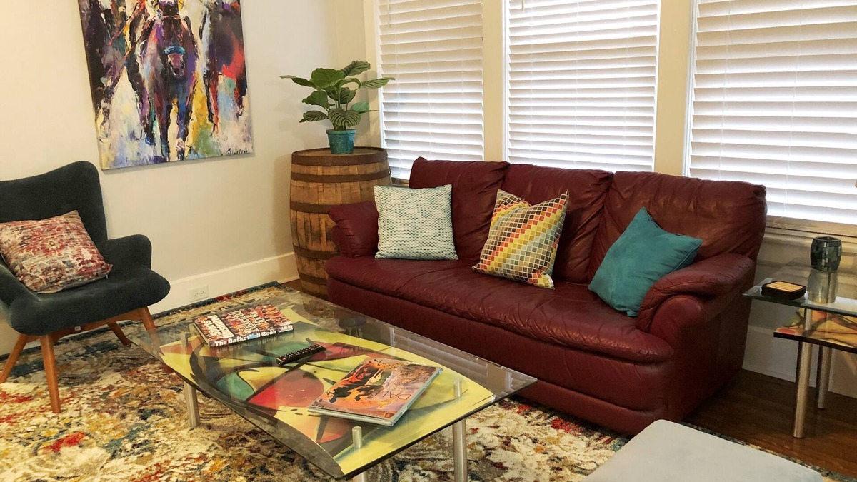 Tyler Park Apartment | Hip 3BR/2BA Highlands Loft on BEST Part of Bardstown Road. Comfy & Convenient!