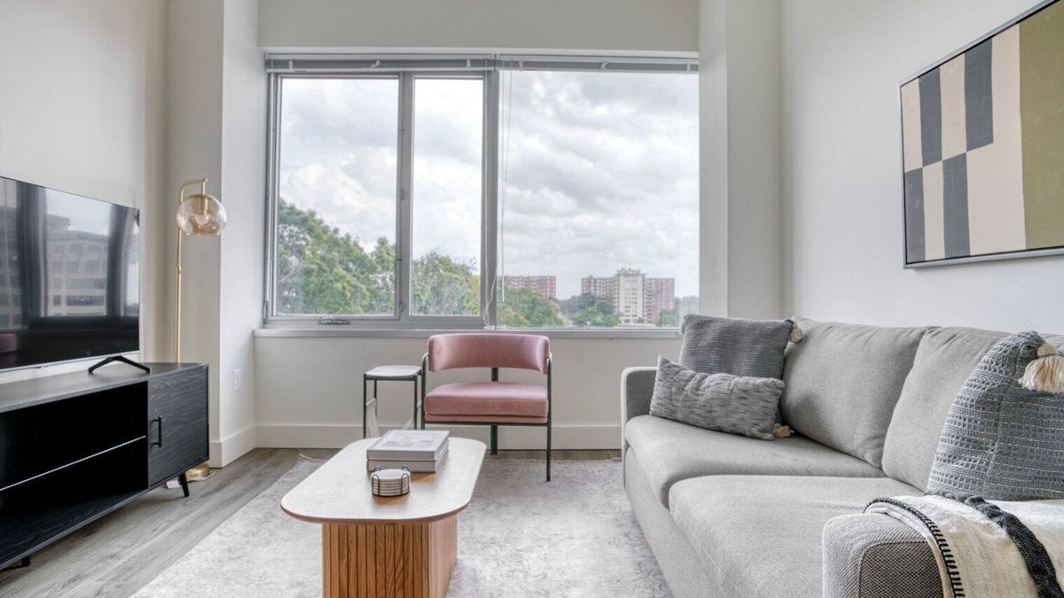 Alexandria West Apartment | Hip Alexandria West 1BR w/Gym & W/D, nr Metro, by Blueground