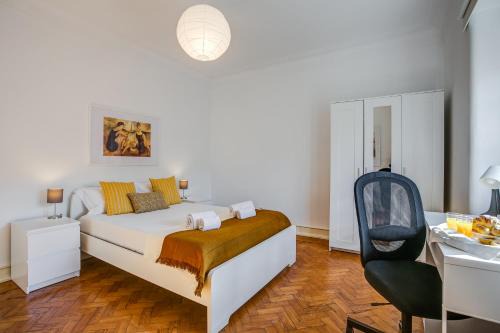Sao Joao de Deus Apartment | Hip and Spacious TM Flat in Areeiro