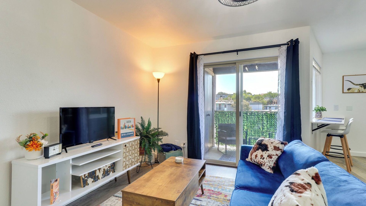 Riverside Condo | Hip Austin Vacation Rental: 3 Mi to Downtown