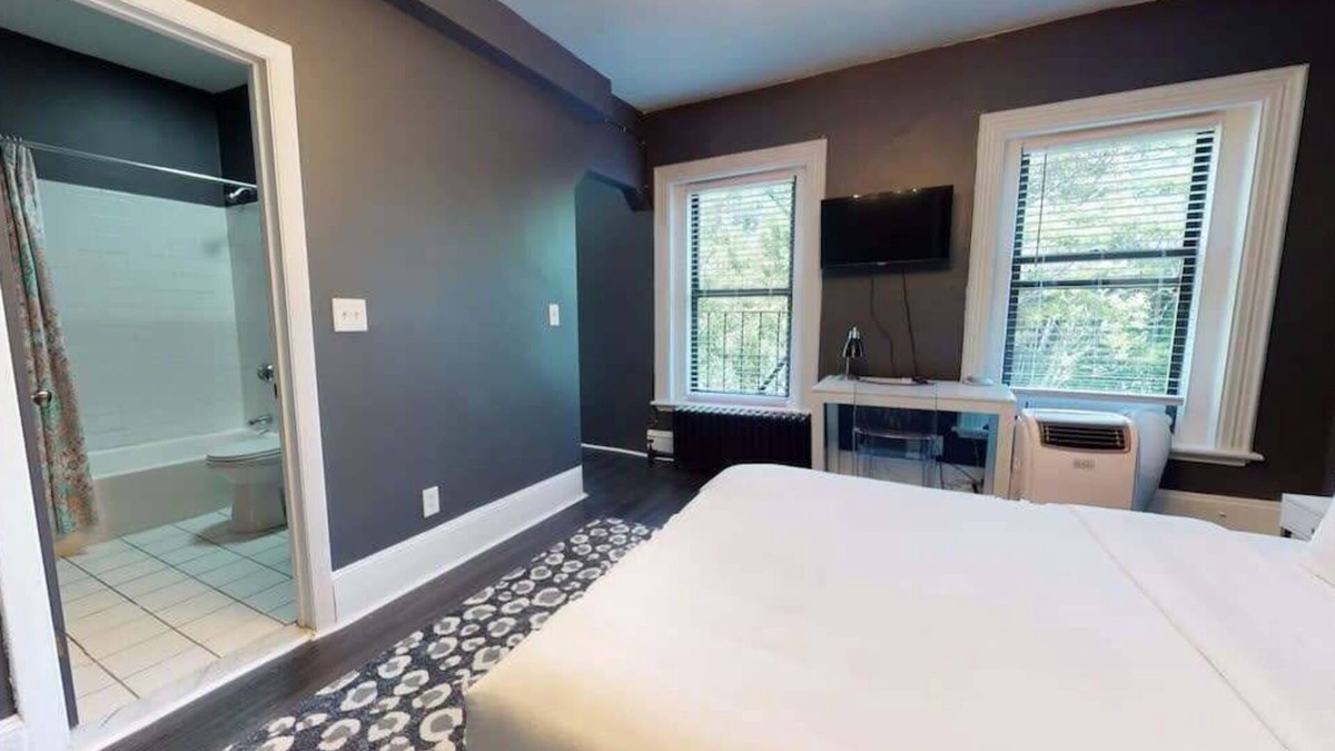 Bay Village Apartment | Hip & Chic Studio Awaits Your Stay!