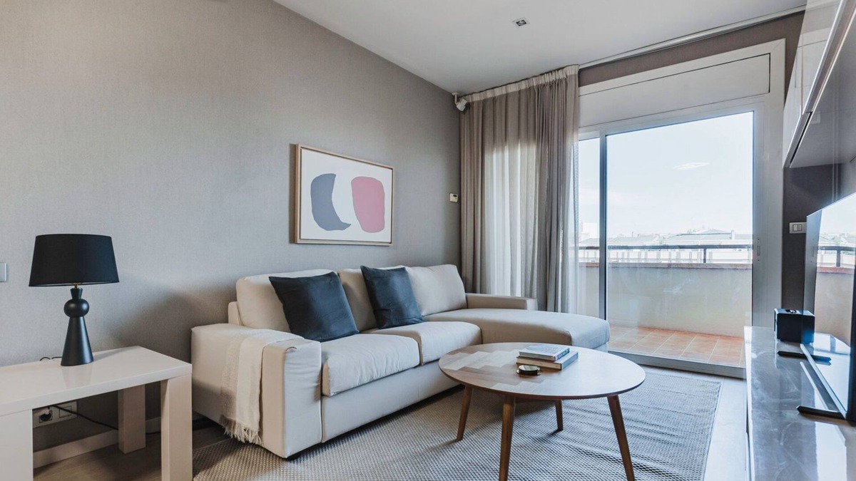 La Maternitat i Sant Ramon Apartment | Hip Les Corts 3BR w/Swimming Pool & Parking, by Blueground