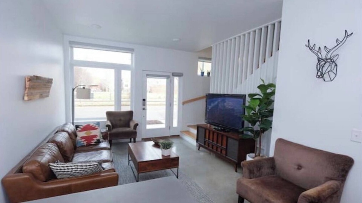 Downtown Chattanooga House | Hip, Modern, Cozy Townhouse in Walkable Southside