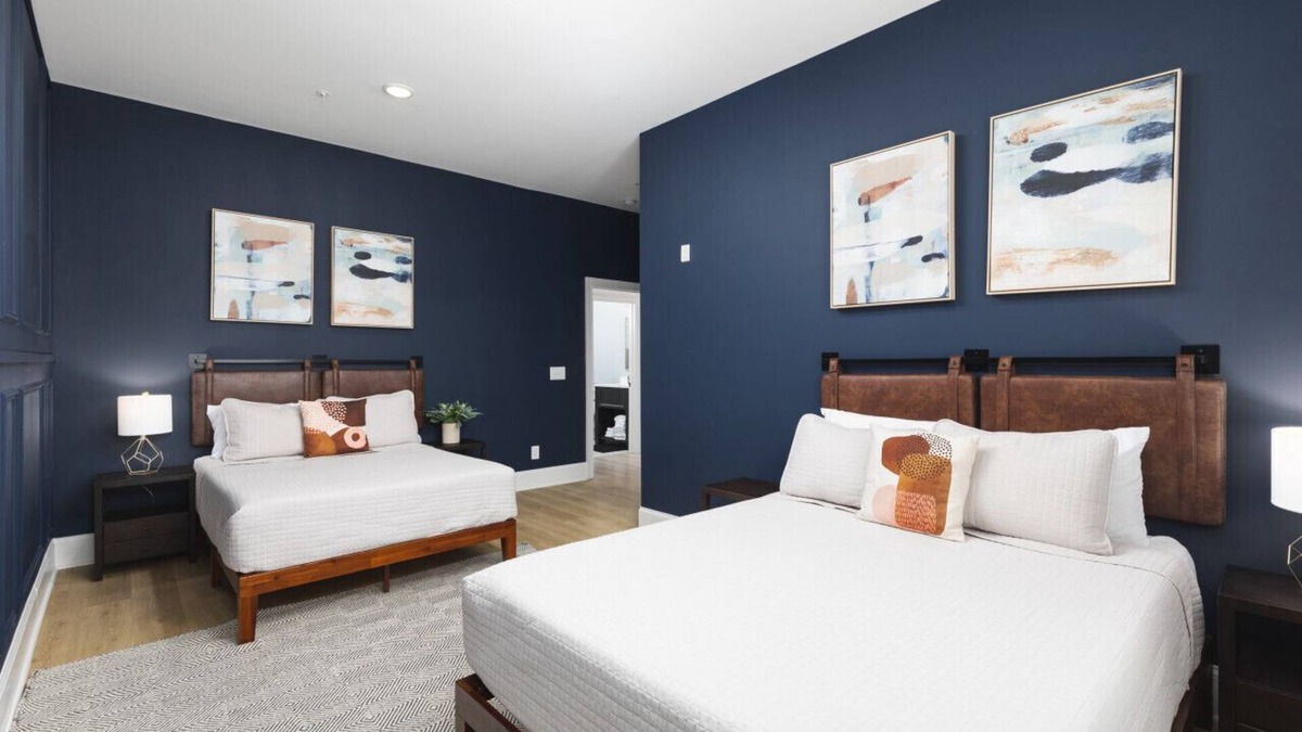 Cleveland Park House | Hip New Condo near Broadway, Trendy Area - 5 Beds!