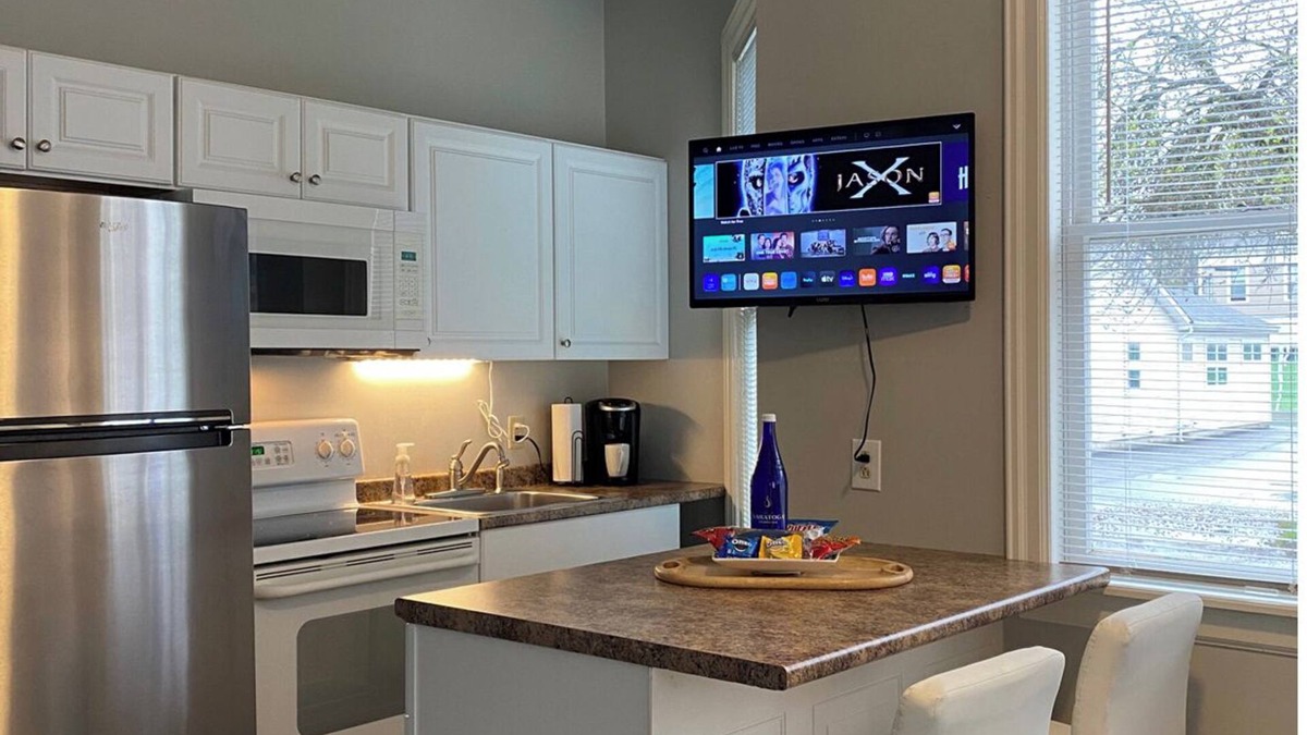 Glens Falls Apartment | Hip Suite-1st Floor - Arts District/Farmers Mkt/Cafes/Breweries-Near Lake George