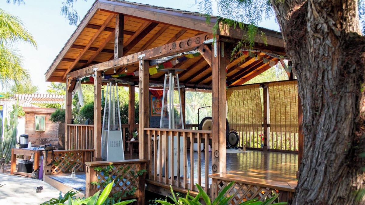 Vista Cottage | Hipster Cottage minutes from Downtown Vista! Yoga, Mediation & Sound Bath