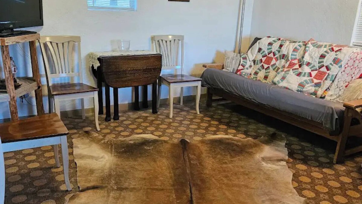 Goldsboro Cabin | His Cabin, Her Cottage