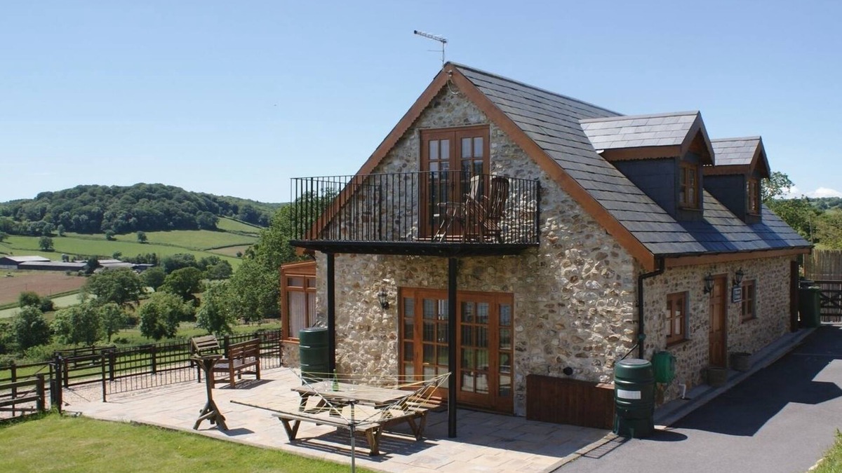Colyton Cottage | HISCOX COTTAGE, pet friendly, with a garden in Southleigh