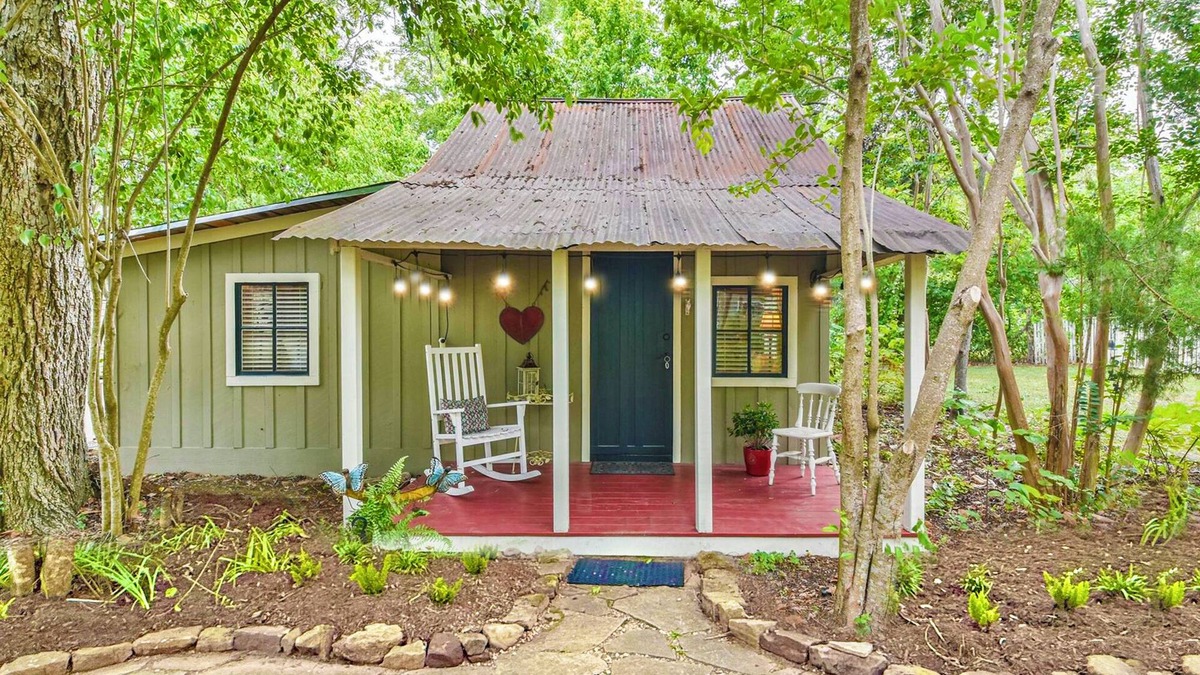 Montgomery Cottage | Historic 1-bedroom Rustic Cottage, Walking Distance to Downtown Montgomery Texas