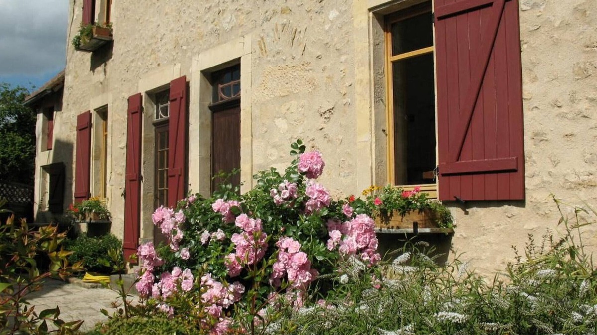 Crannes-en-Champagne Cottage | Historic 15th Century Home with Fireplace, Garden, and Modern Amenities