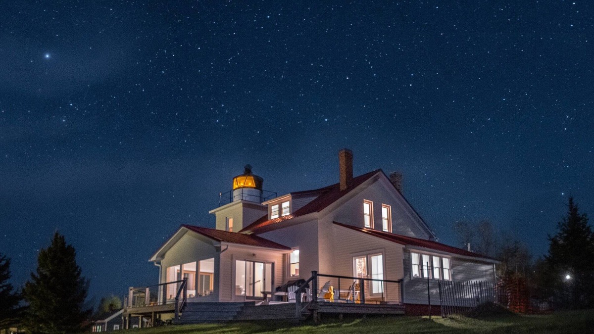 Eagle River House | Historic 1850 Lighthouse Lake Superior
