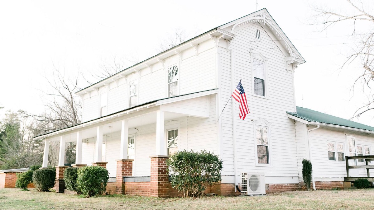 Casar House | Historic 1880 Farmhouse with Modern Southern Charm
