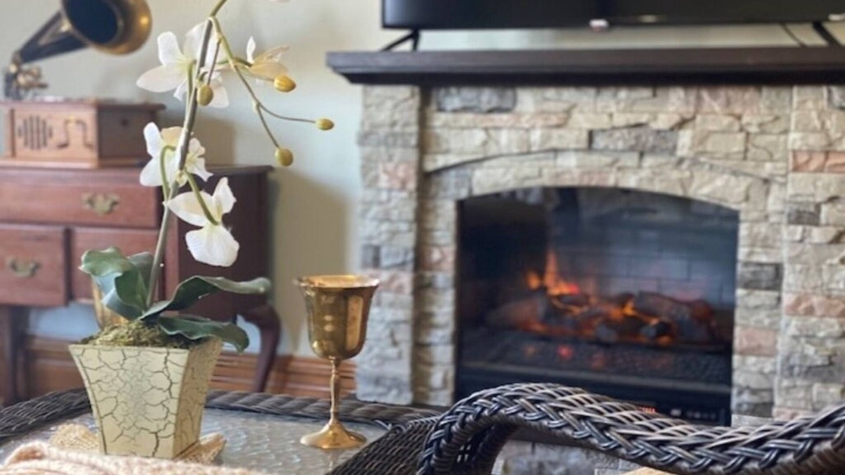 St. Marys Apartment | Historic 1884 Victorian Upstairs Unit. Walk to everything! Close to elk!