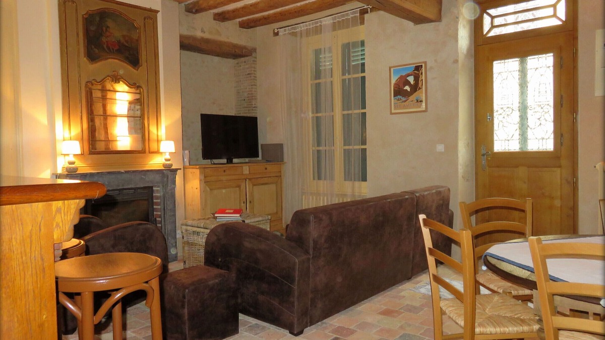 Montmirail Cottage | Historic 18th Century Home with Modern Comforts in Medieval Village