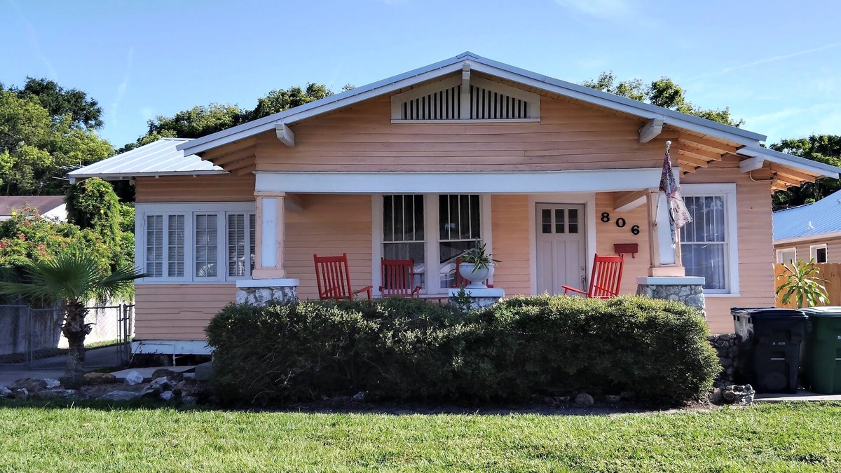 Tampa House | Historic 1918 Bungalow in charming Seminole Heights
