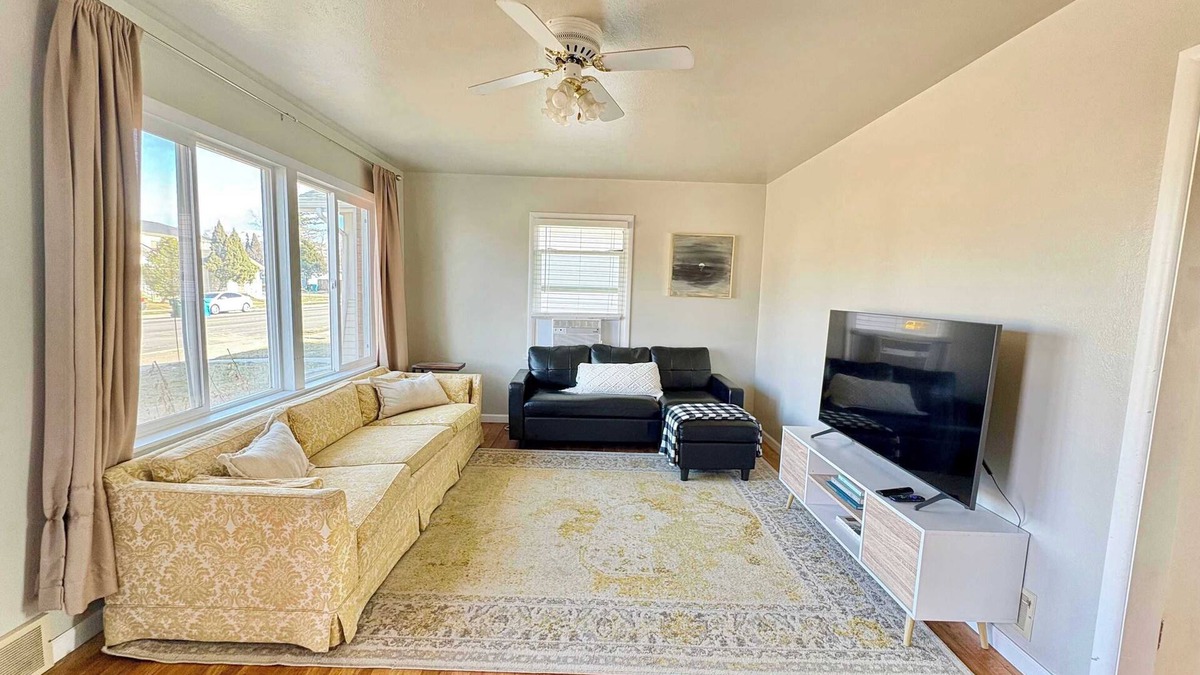 Pocatello Apartment | Historic 2 bedroom home in Old Town-main floor