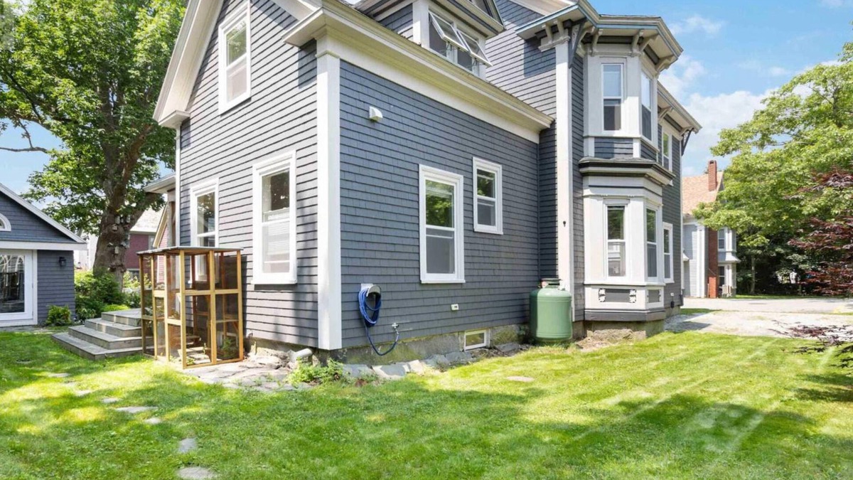 Shelburne House | Historic 3-bedroom house with a beautiful garden in oceanfront Shelburne.