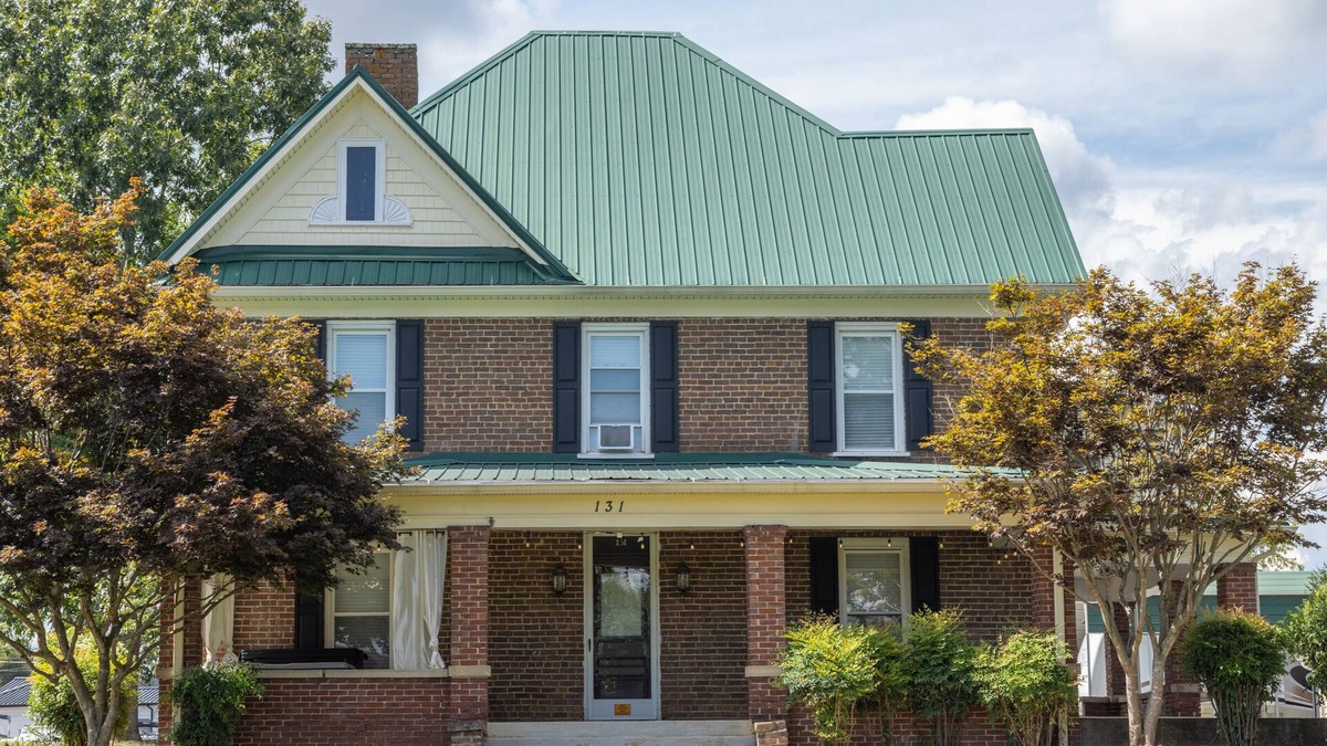 Boones Creek Other | Historic 4 bedroom house with hot tub-great location