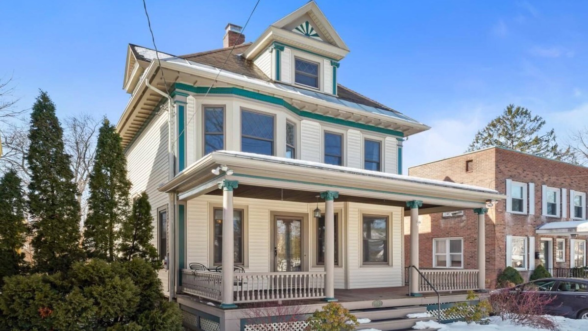 Niskayuna House | Historic 4 Bedroom Home in Upper Union