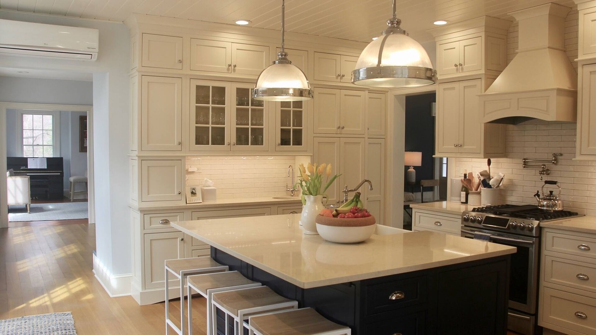 Wading River House | Historic 4 Bedroom w/ Pool, PERFECT FOR A FAMILY, 1/2 mile from beach