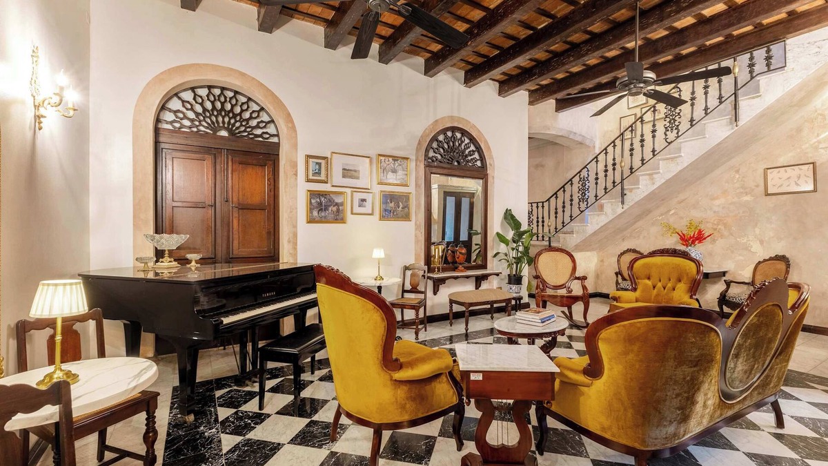 San Francisco Bed & Breakfast | Historic 4 Story Mansion w. Pool in Old San Juan