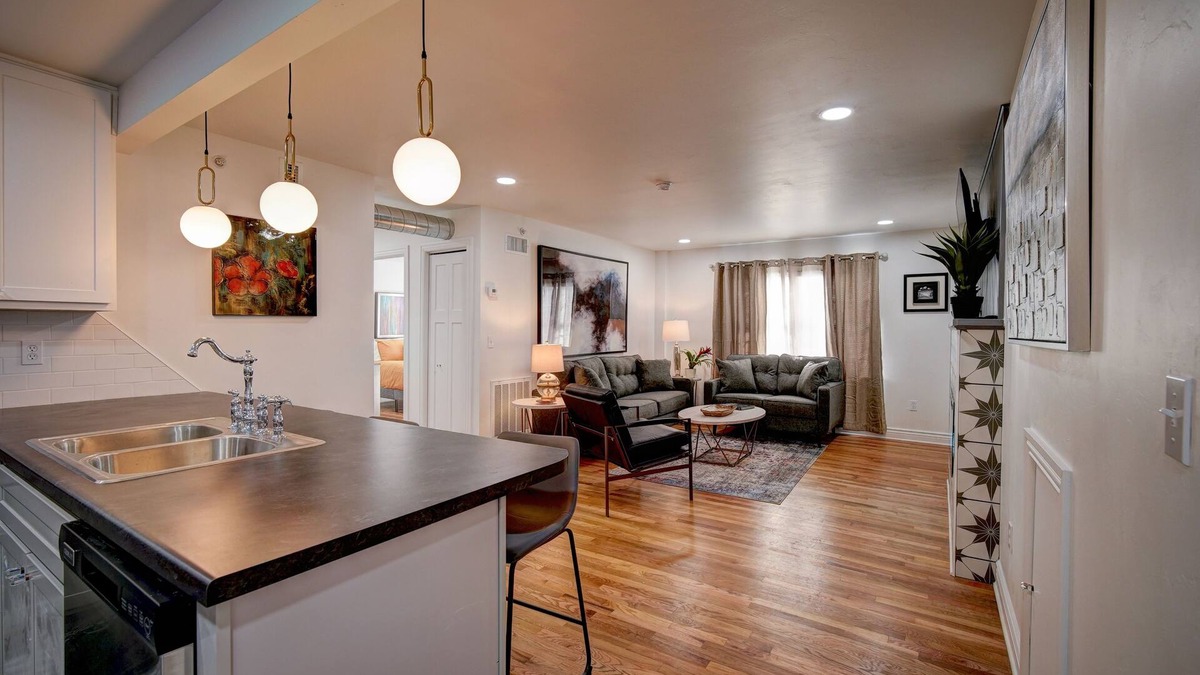 Woodward Apartment | Historic 6 Unit Fully Furnished /All Inclusive Apartment Building