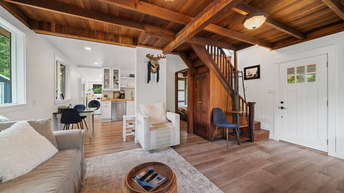 Neahkahnie Beach Cabin | ☀️Historic and Charming Beach Cottage.Beautifully Renovated! Easy walk to beach