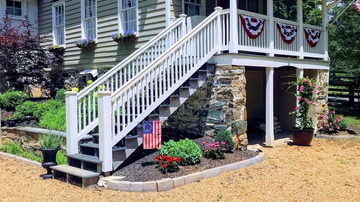 Aldie House | Historic and Updated Farmhouse Built in 1808