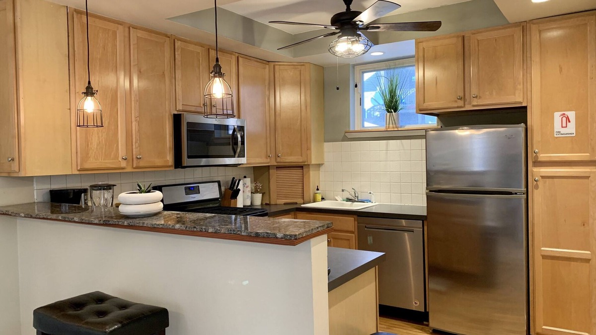 Edgewater House | Historic Andersonville Coach House.