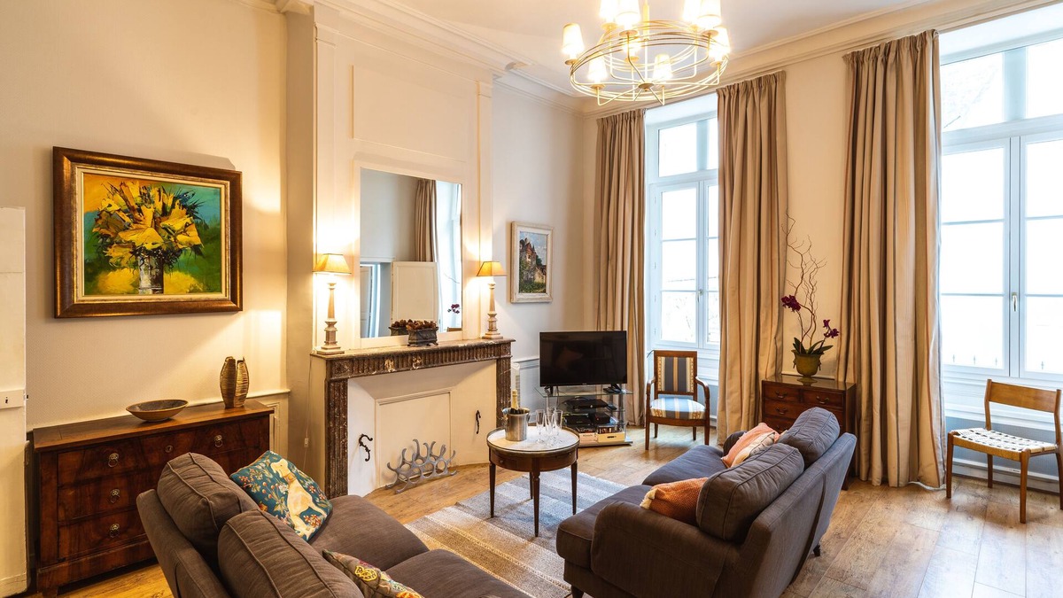 Amboise Apartment | Historic apartment, Old Town Amboise, across from Château, close to restaurants
