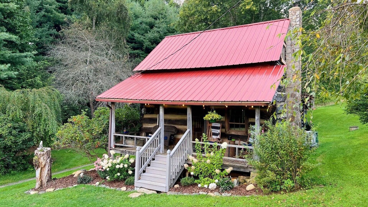 Lansing Cabin | Historic Appalachian Log Cabin on 22 Idyllic Acres