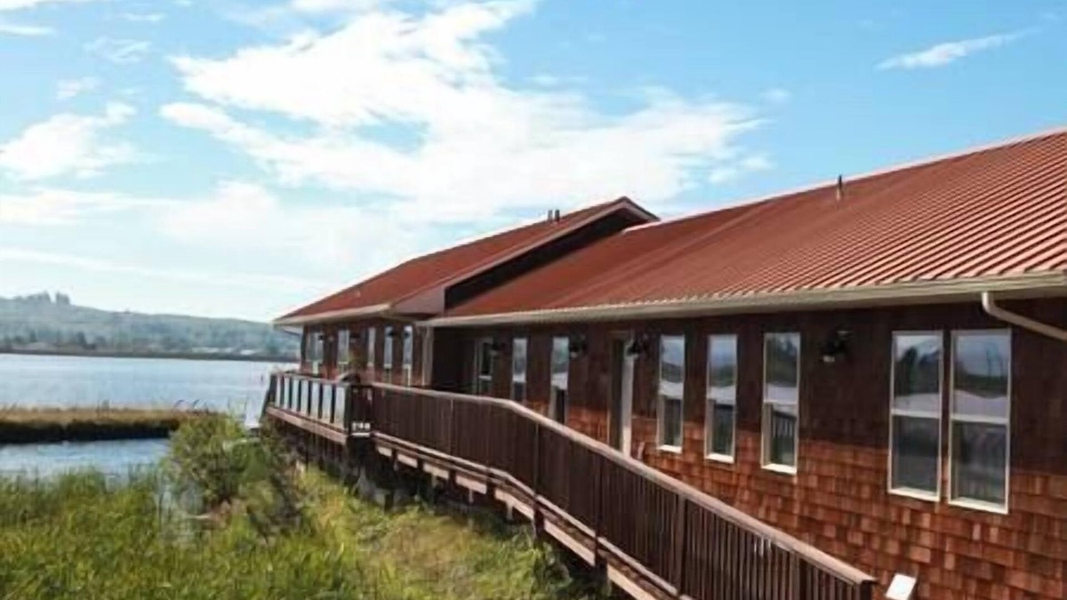 Astoria Bed & Breakfast | Historic Astoria Waterfront Views & Vintage Vibes