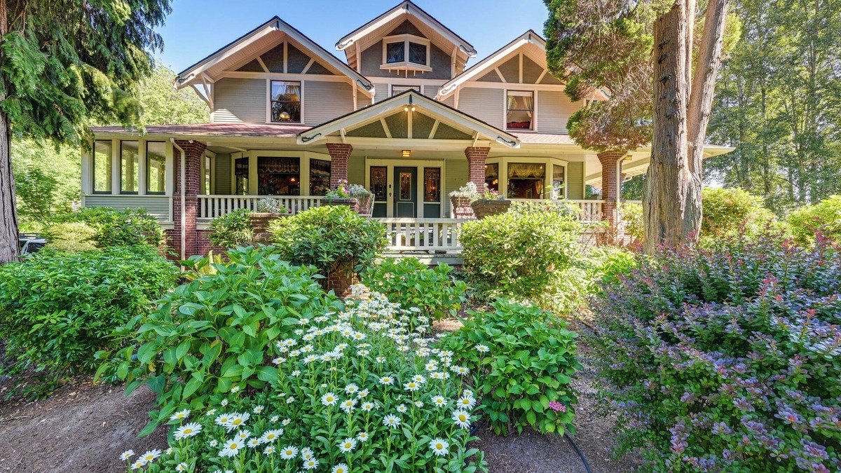 Kent House | Historic Auburn House on 37 Acres w/Private Lake!